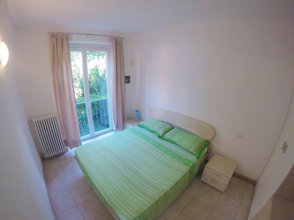 Residence White Beach Lierna Bagian luar foto