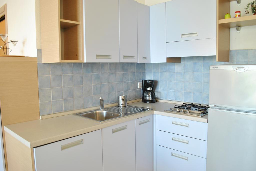 Residence White Beach Lierna Bagian luar foto