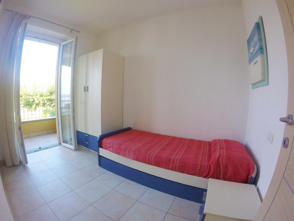 Residence White Beach Lierna Bagian luar foto