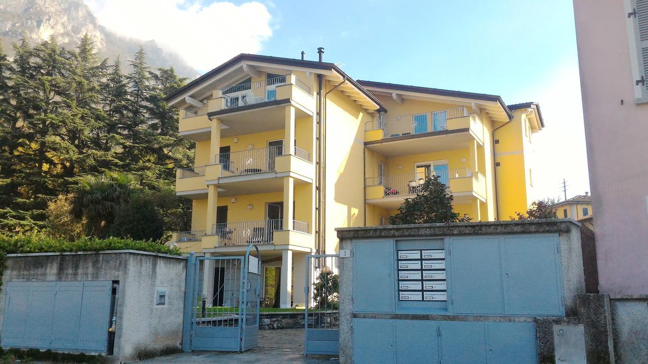 Residence White Beach Lierna Bagian luar foto